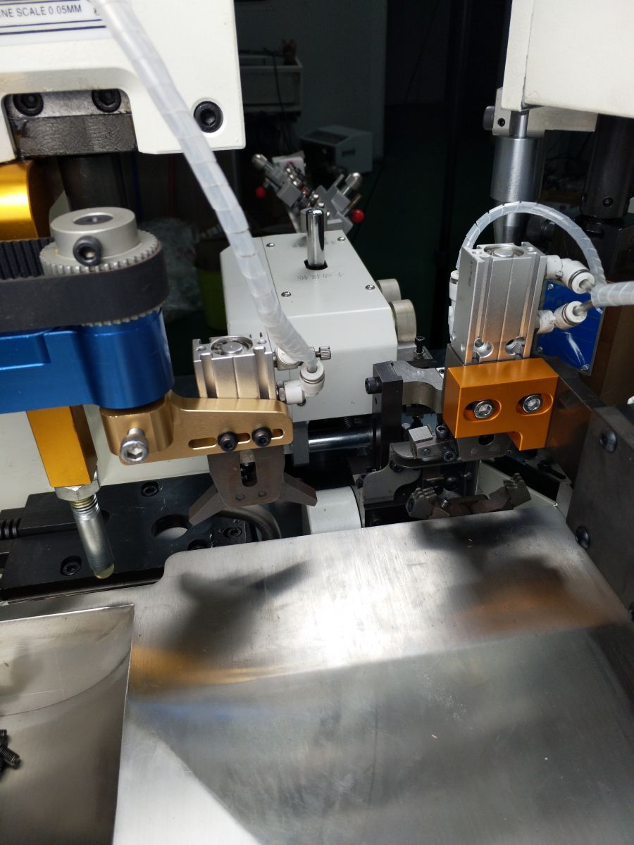 Máy Cắt Tuốt & Dập Cos Tự Động HS-T210 